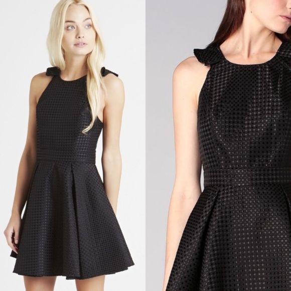 BCBGeneration Ruffle Back Jacquard Pattern Zi - Picture 2 of 9